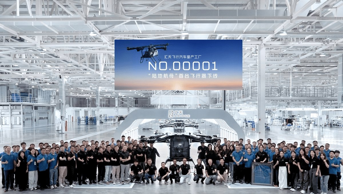 Xpeng готовится к серийному выпуску минивэна с электролётом Land Aircraft Carrier