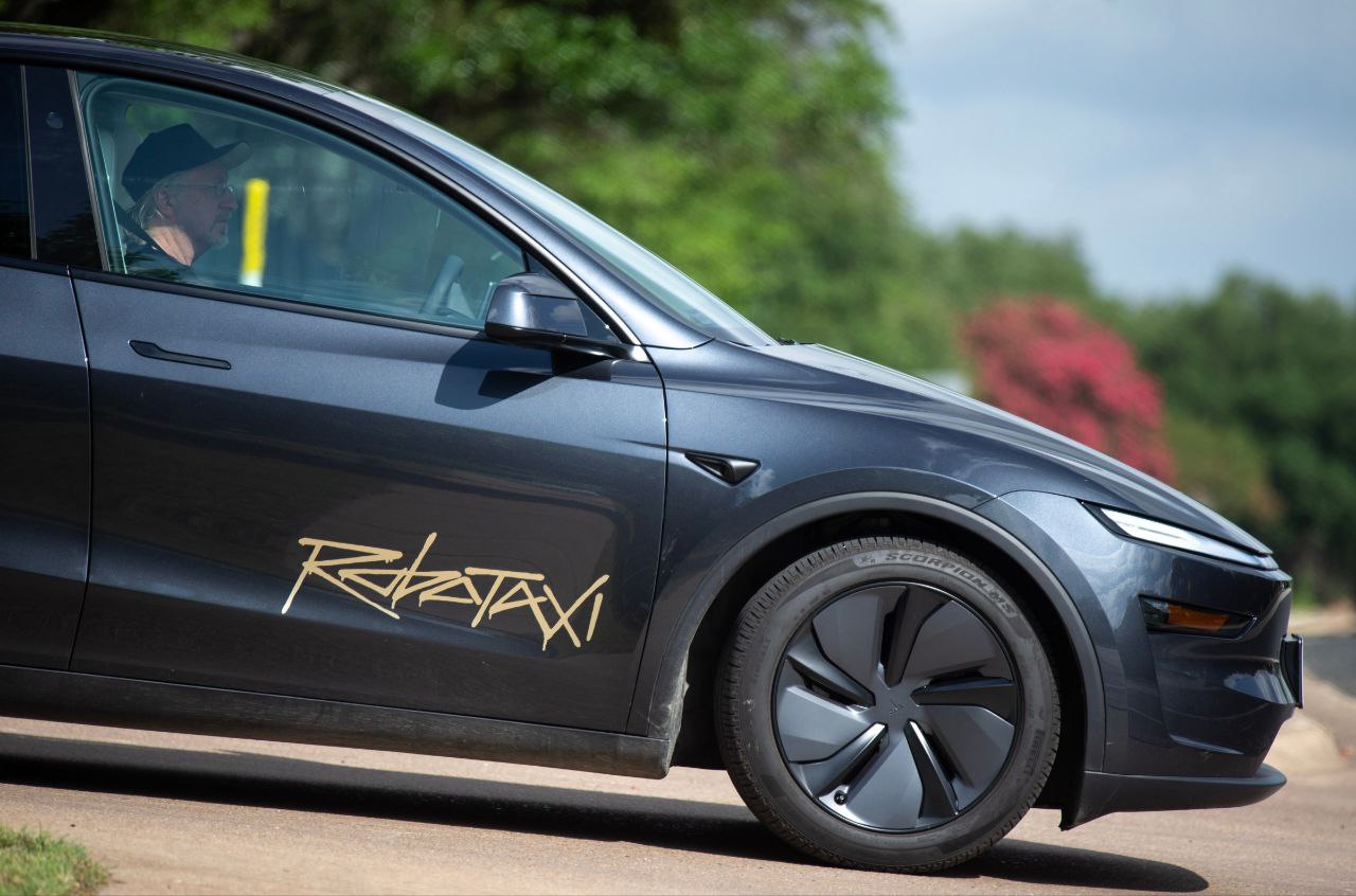 Tesla представила Robotaxi: первое беспилотное такси без руля
